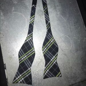 Izod Plaid Bow Tie